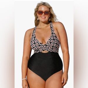 NWT Cupshe Women’s One Piece Floral Twist Cutout Swimsuit Resort Beach Vacay